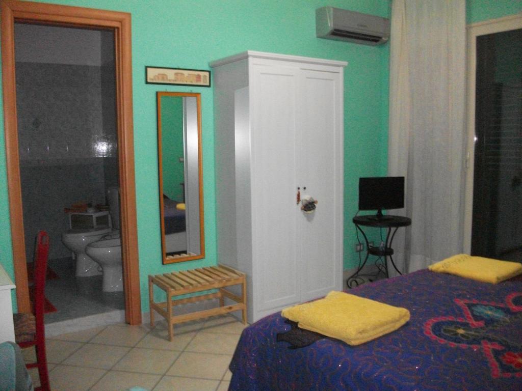 B&B Miroca Сант'Алессіо-Сікуло Екстер'єр фото